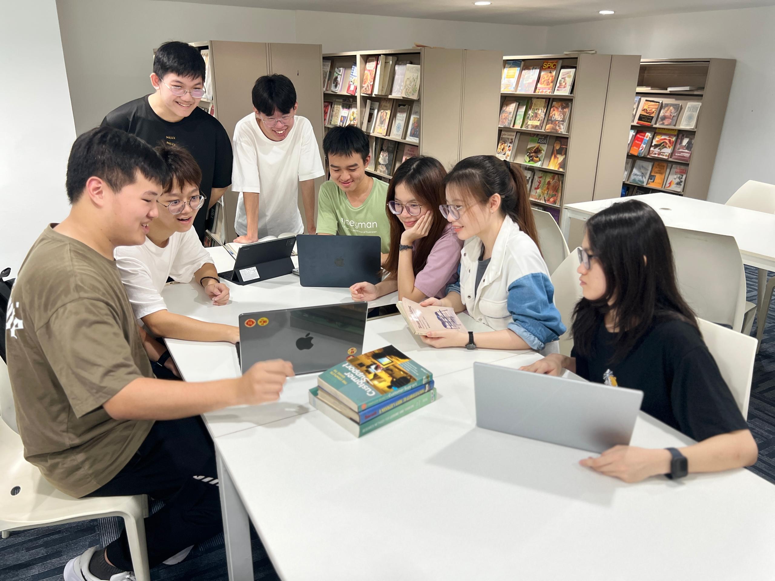 KAGC College_Students_Discuss_Fondant.jpg