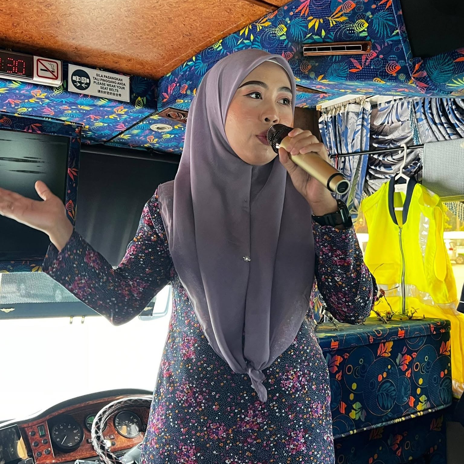 KAGC College_Tourist Guide_On The Bus Practical.jpg (1)